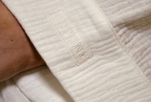 Cotone Collection Robe in Milk - Closeup view. Cotone Collection Design Features. Pyjamas with a thoughtful design. Take a look at our design features, all with your extreme comfort in mind!