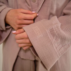 Cotone Collection Pyjamas Taupe - Close up of Pyjamas Taupe and Cotone robe - Quality Sleepwear
